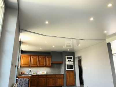 plafond-tendu-laqué-satiné-blanc-cuisine-salon-couloir-dingsheim