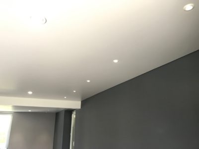plafond-tendu-laqué-satiné-blanc-cuisine-salon-couloir-dingsheim